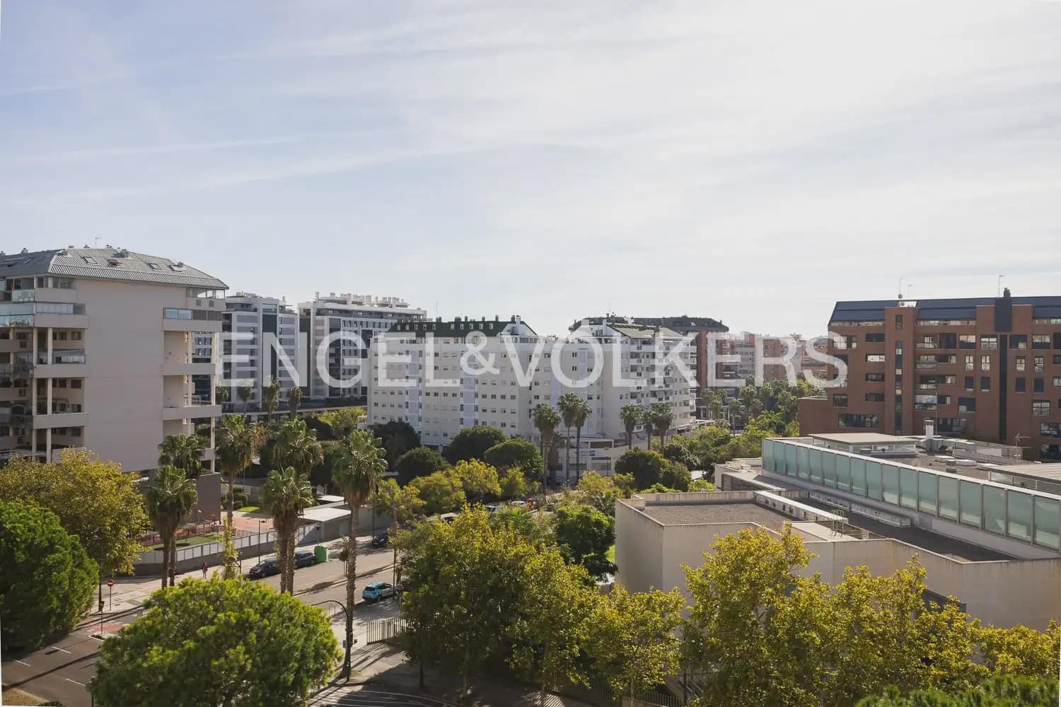 3 bedroom Flat for sale in Valencia city with pool garage - € 650,000 (Ref: 10181025)