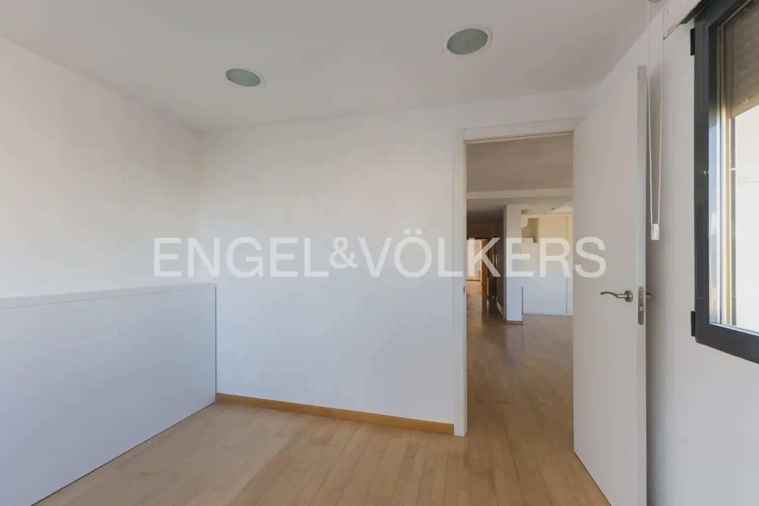 4 soverom Leilighet til leie i Valencia by med garasje - € 2 600 (Ref: 10182175)
