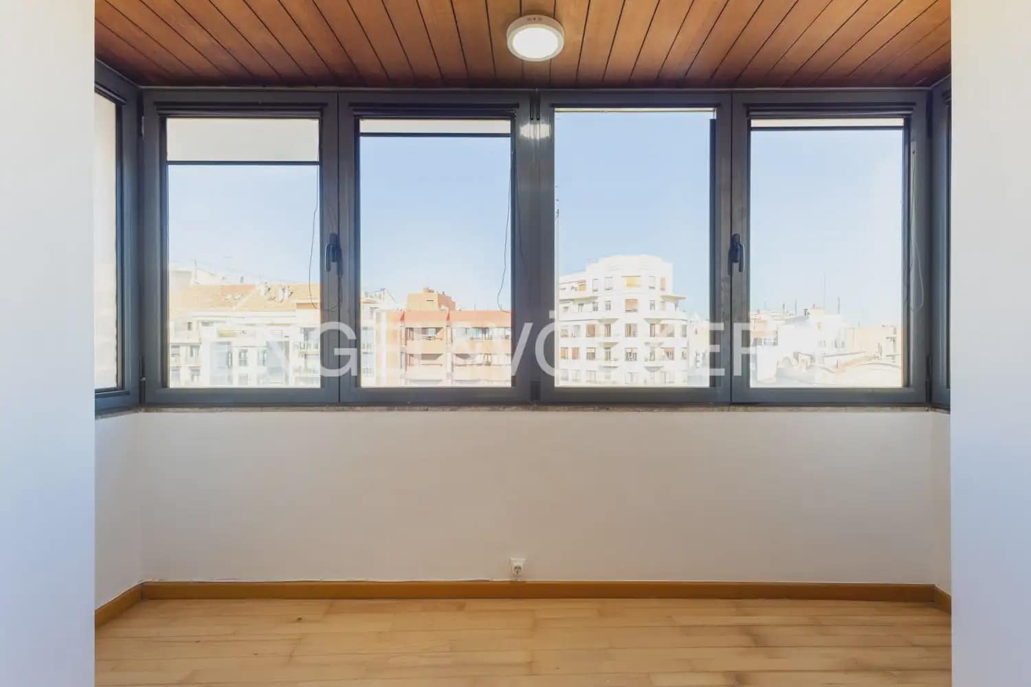 4 soverom Leilighet til leie i Valencia by med garasje - € 2 600 (Ref: 10182175)