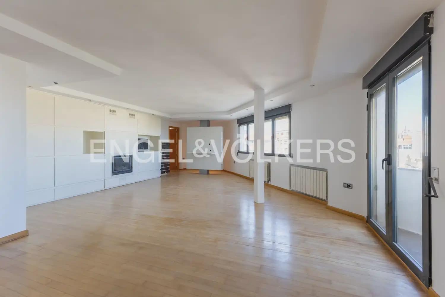 4 soverom Leilighet til leie i Valencia by med garasje - € 2 600 (Ref: 10182175)