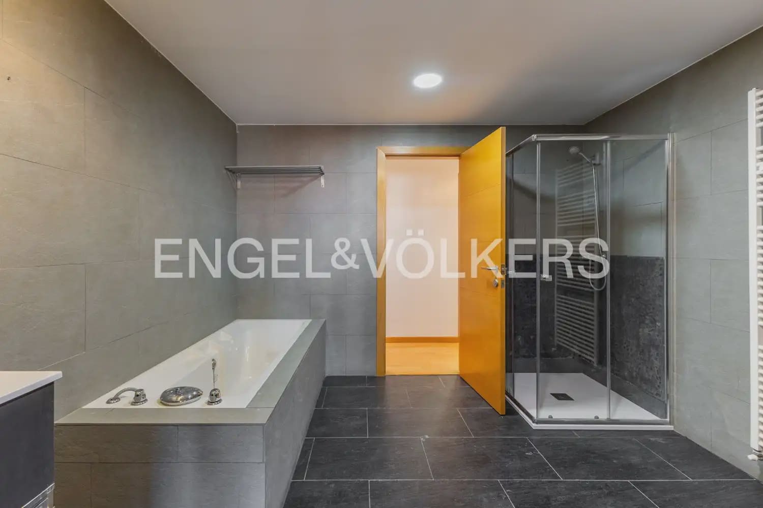 4 soverom Leilighet til leie i Valencia by med garasje - € 2 600 (Ref: 10182175)