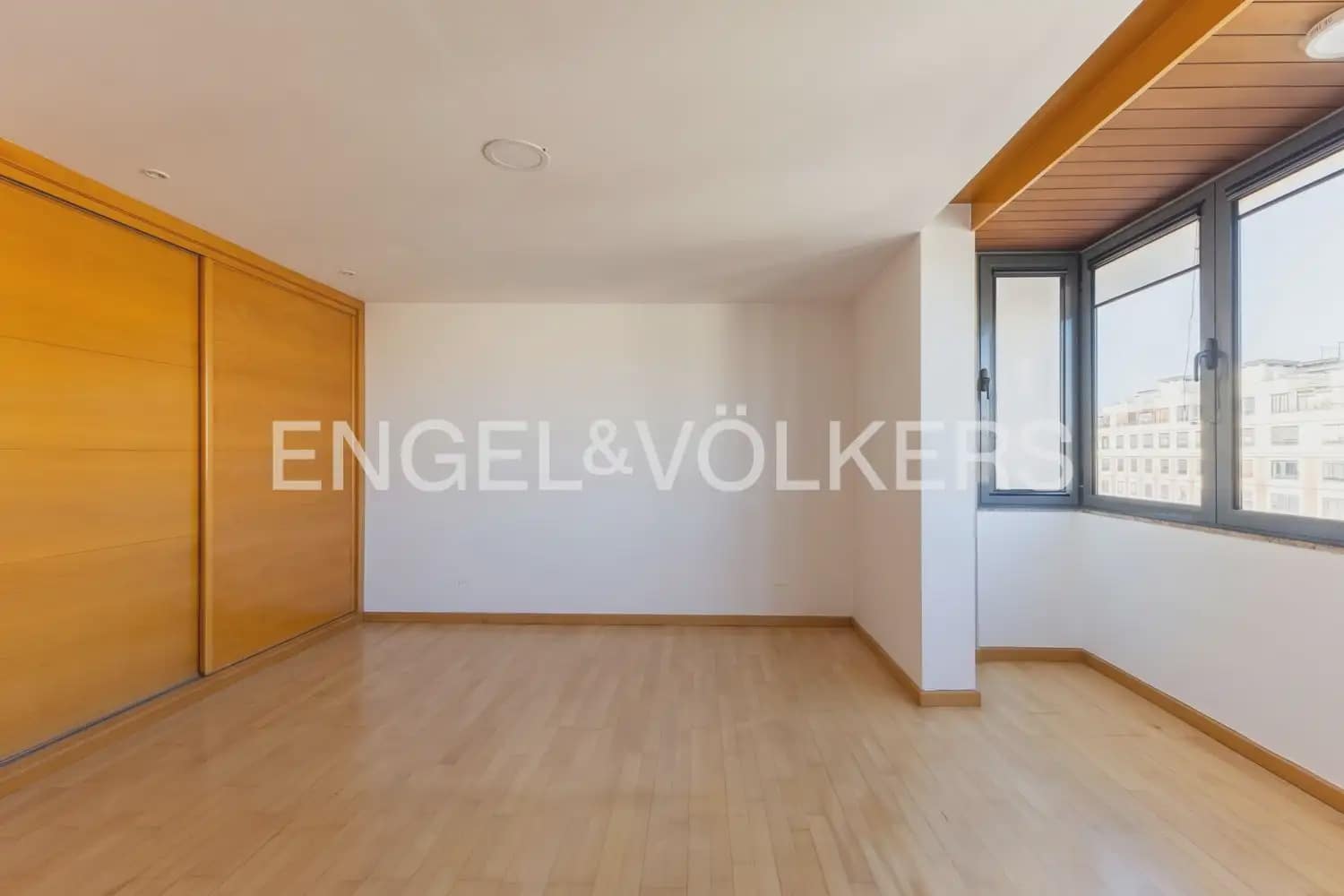 4 soverom Leilighet til leie i Valencia by med garasje - € 2 600 (Ref: 10182175)