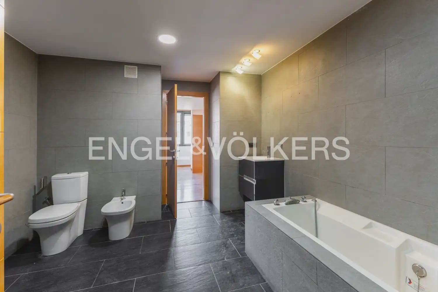4 soverom Leilighet til leie i Valencia by med garasje - € 2 600 (Ref: 10182175)