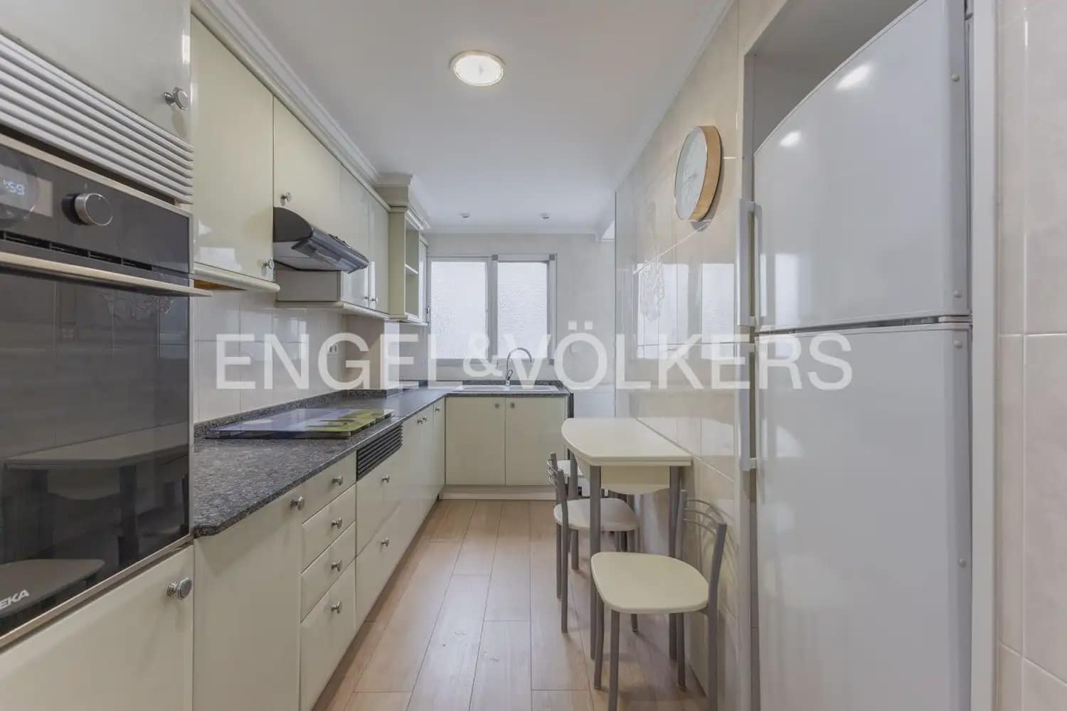4 slaapkamer Flat te koop in Valencia stad - € 305.000 (Ref: 10182177)