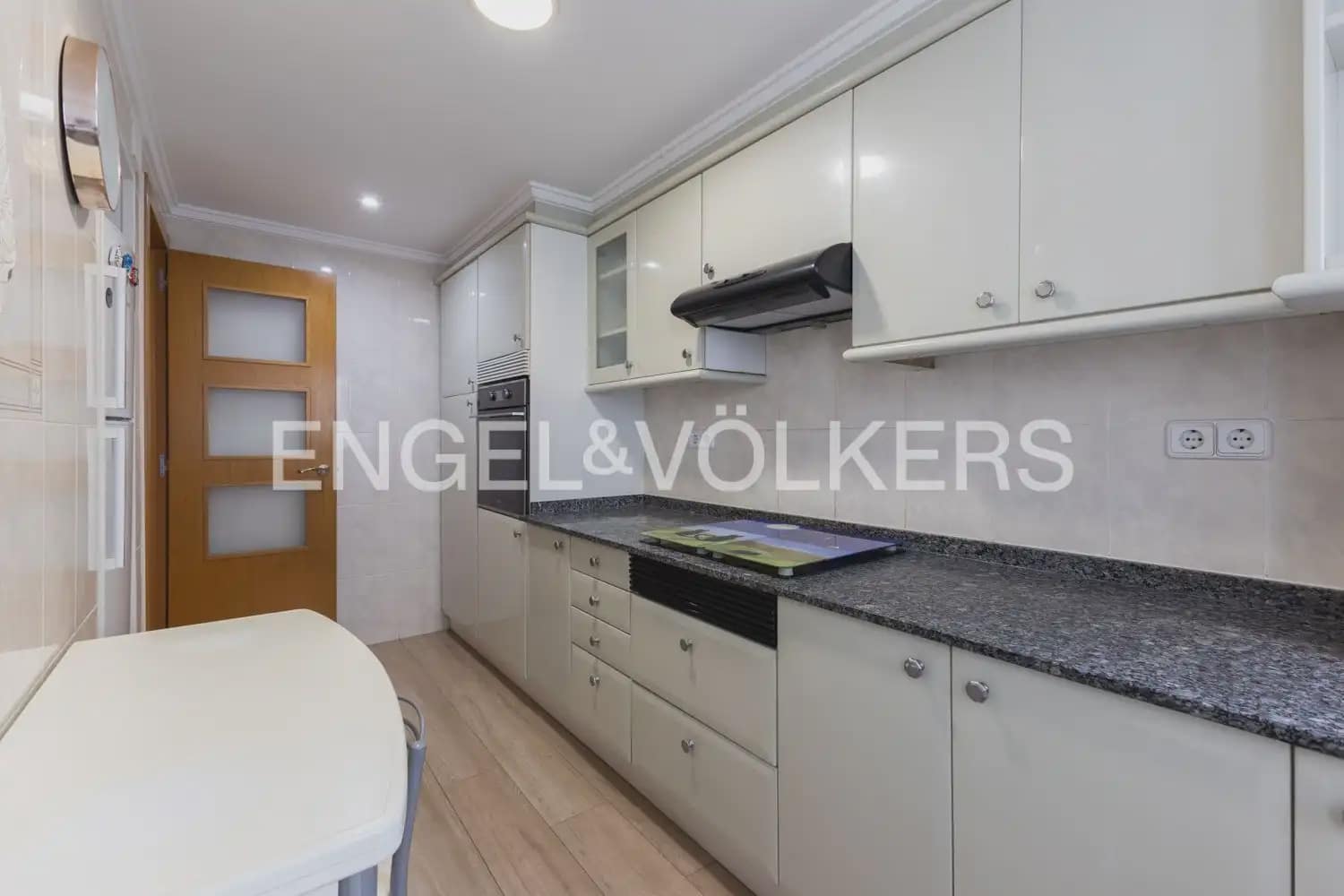 4 slaapkamer Flat te koop in Valencia stad - € 305.000 (Ref: 10182177)