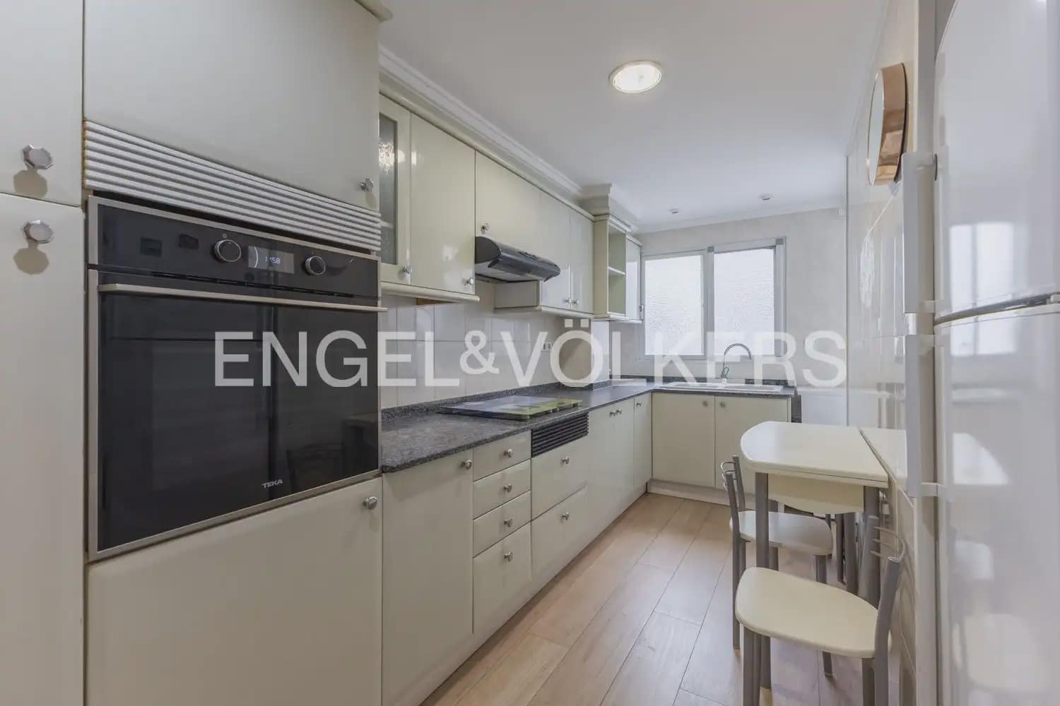 4 slaapkamer Flat te koop in Valencia stad - € 305.000 (Ref: 10182177)
