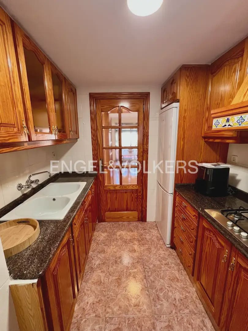 2 soverom Leilighet til leie i Moncada med garasje - € 1 350 (Ref: 10182178)