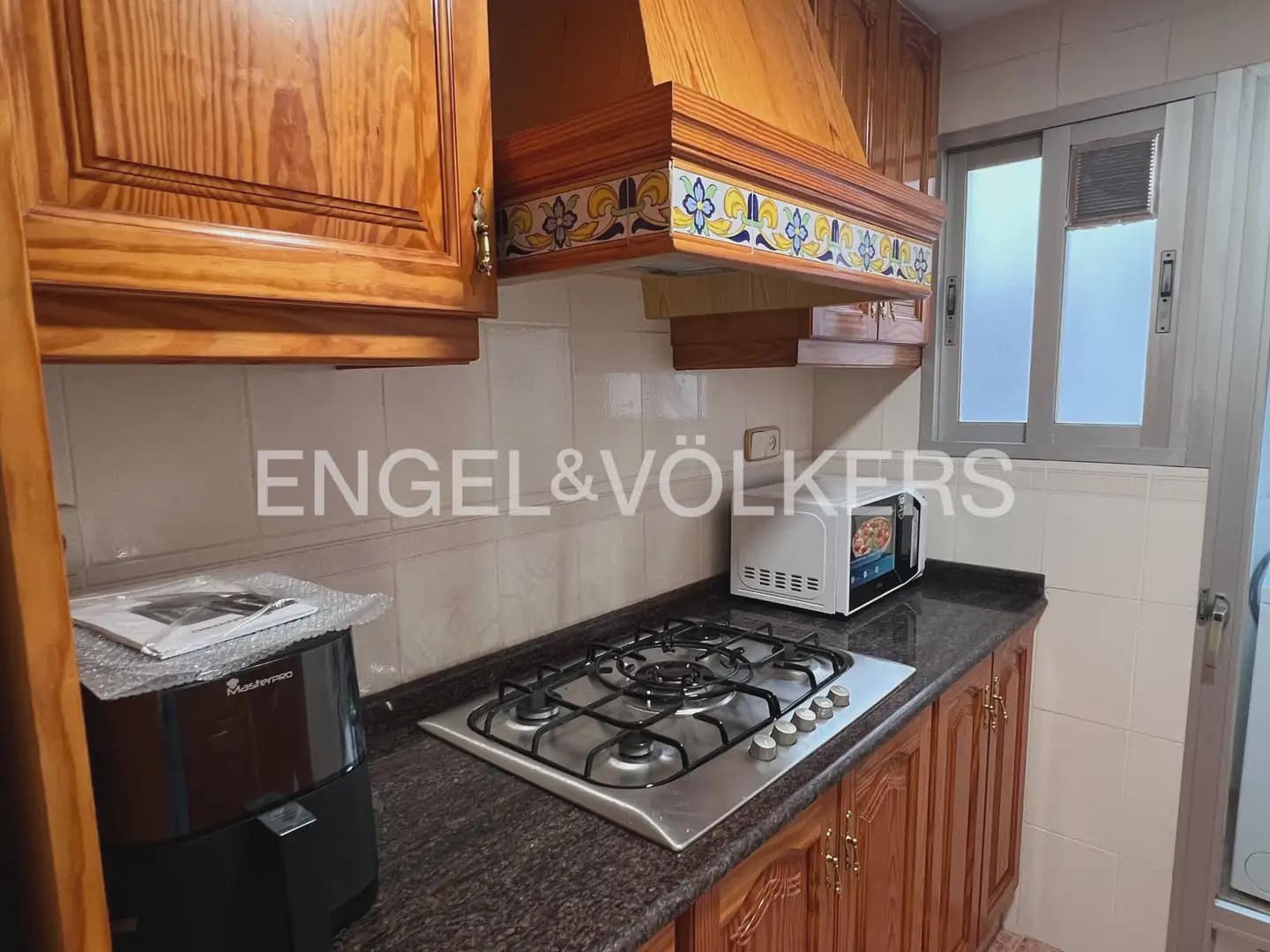 2 soverom Leilighet til leie i Moncada med garasje - € 1 350 (Ref: 10182178)