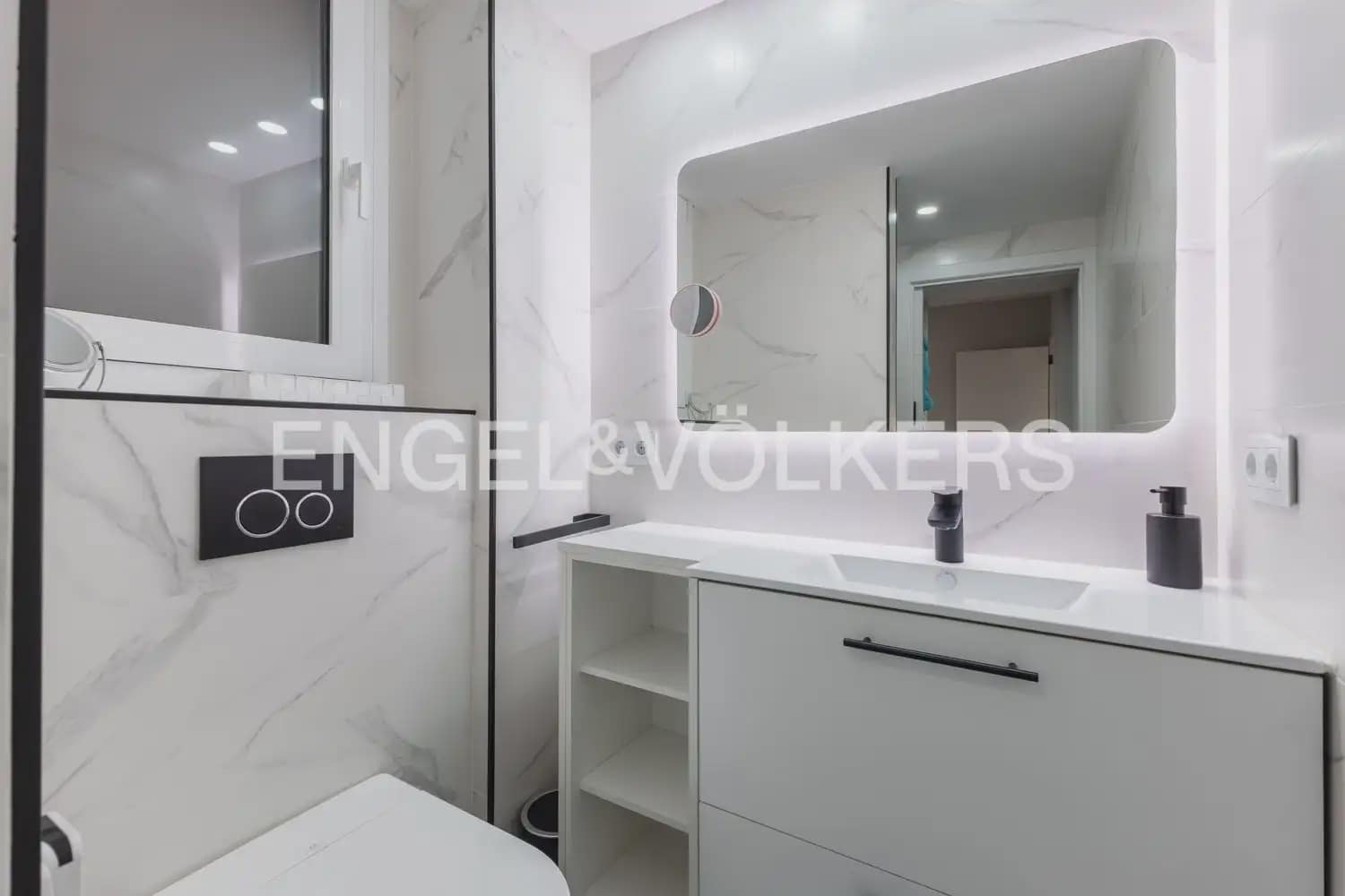 3 bedroom Flat for sale in Valencia city with garage - € 575,000 (Ref: 10182276)