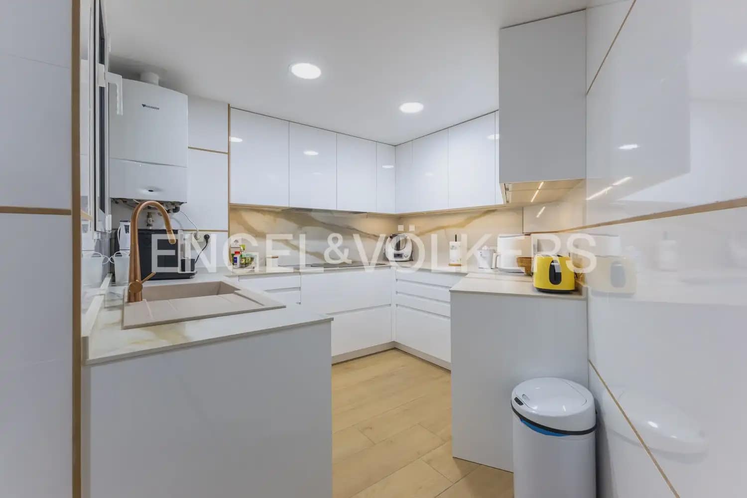 3 bedroom Flat for sale in Valencia city with garage - € 575,000 (Ref: 10182276)