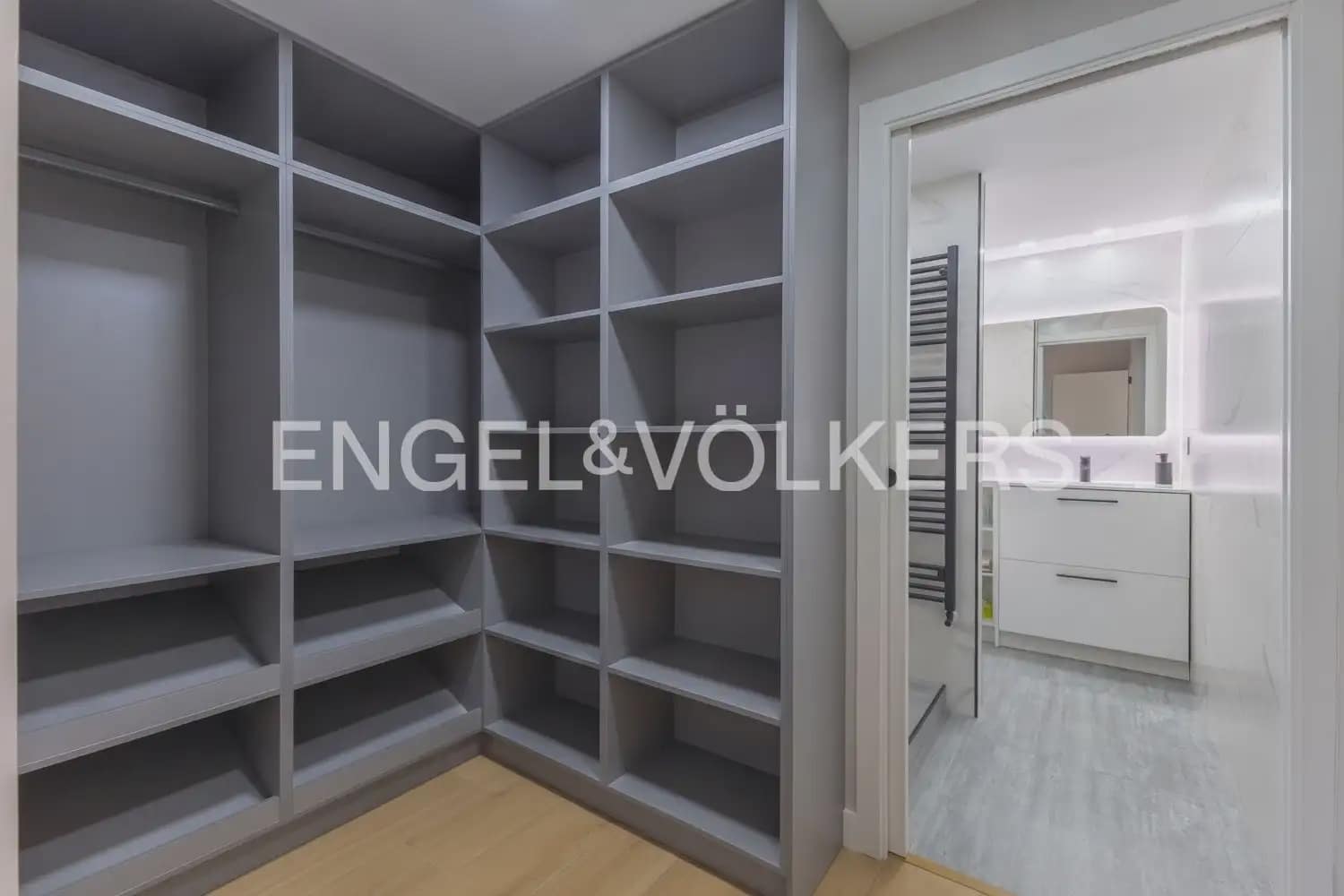 3 bedroom Flat for sale in Valencia city with garage - € 575,000 (Ref: 10182276)