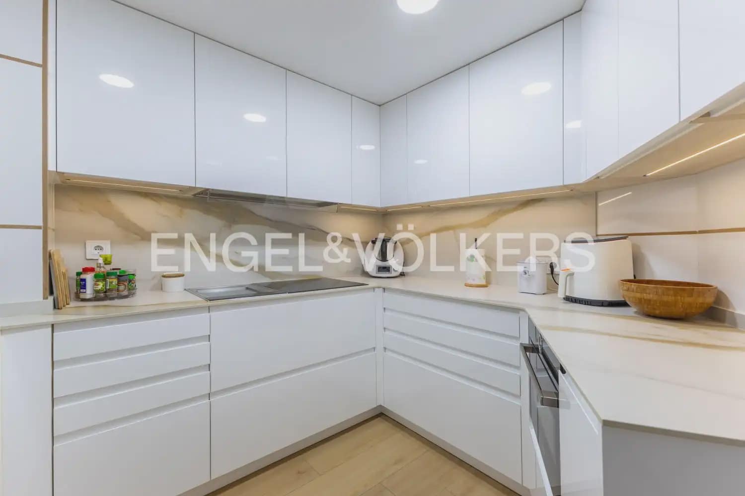 3 bedroom Flat for sale in Valencia city with garage - € 575,000 (Ref: 10182276)