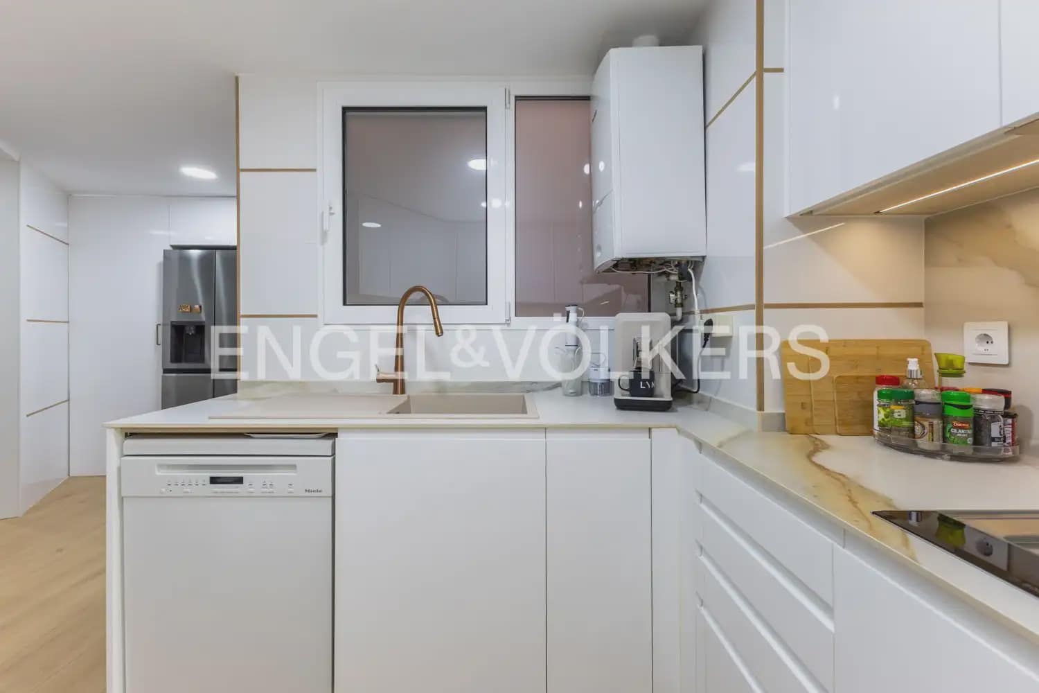 3 bedroom Flat for sale in Valencia city with garage - € 575,000 (Ref: 10182276)