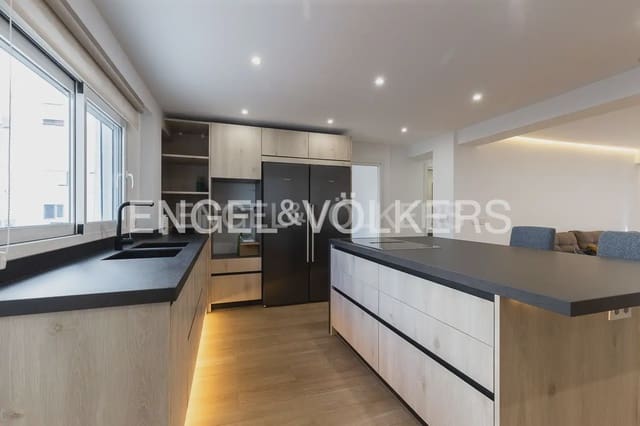 4 slaapkamer Flat te koop in Mestalla, Valencia stad - € 640.000 (Ref: 10183600)