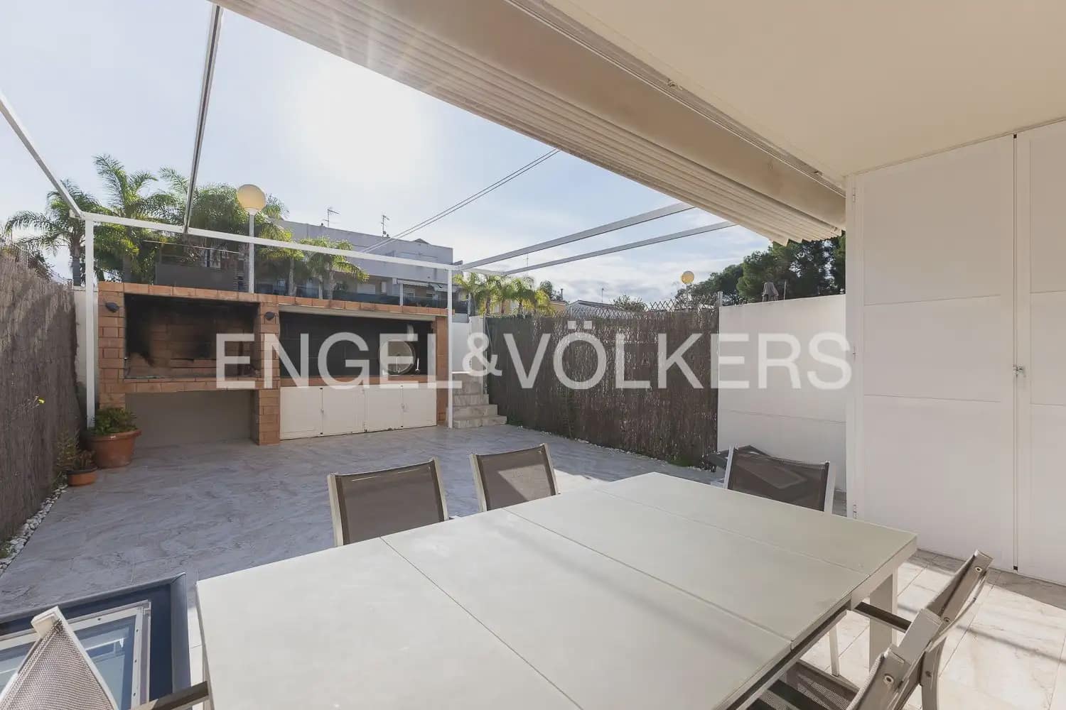 6 soverom Rekkehus til salgs i San Antonio de Benageber med svømmebasseng garasje - € 520 000 (Ref: 10183766)
