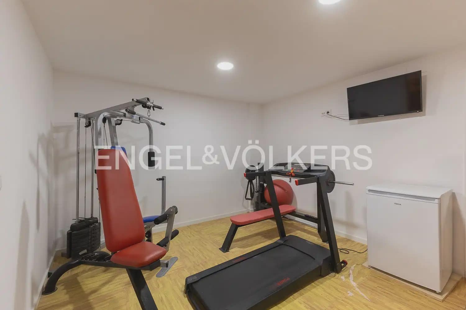 6 soverom Rekkehus til salgs i San Antonio de Benageber med svømmebasseng garasje - € 520 000 (Ref: 10183766)