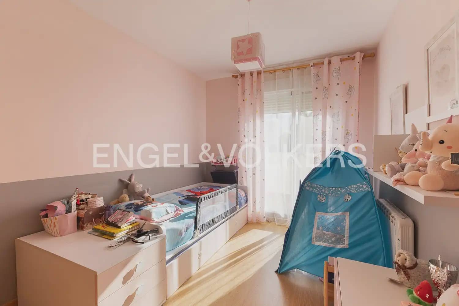 6 soverom Rekkehus til salgs i San Antonio de Benageber med svømmebasseng garasje - € 520 000 (Ref: 10183766)