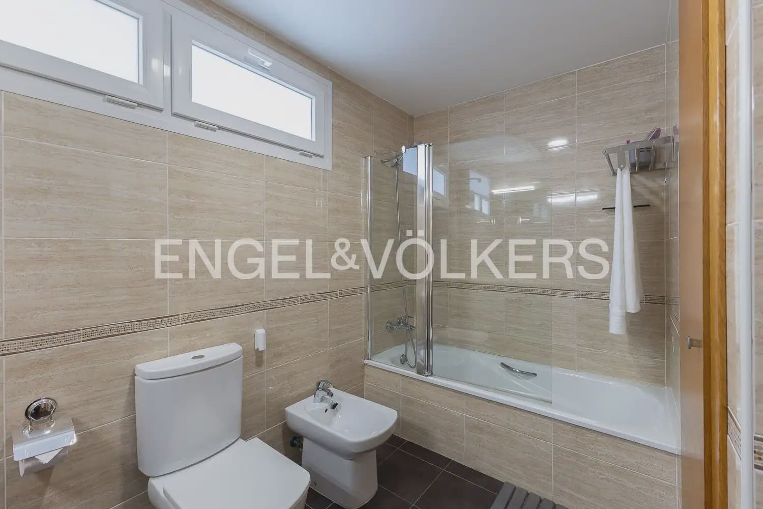 6 soverom Rekkehus til salgs i San Antonio de Benageber med svømmebasseng garasje - € 520 000 (Ref: 10183766)