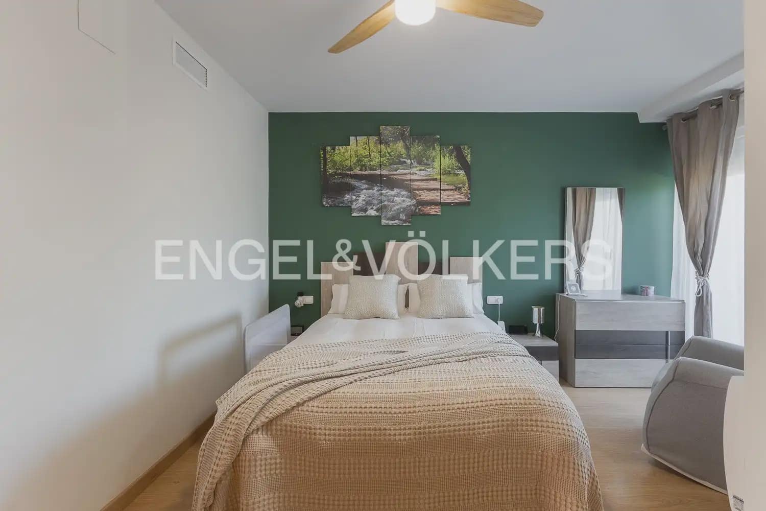 6 soverom Rekkehus til salgs i San Antonio de Benageber med svømmebasseng garasje - € 520 000 (Ref: 10183766)