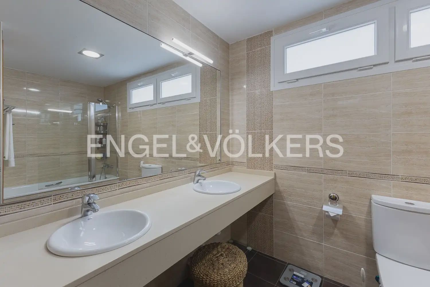 6 soverom Rekkehus til salgs i San Antonio de Benageber med svømmebasseng garasje - € 520 000 (Ref: 10183766)