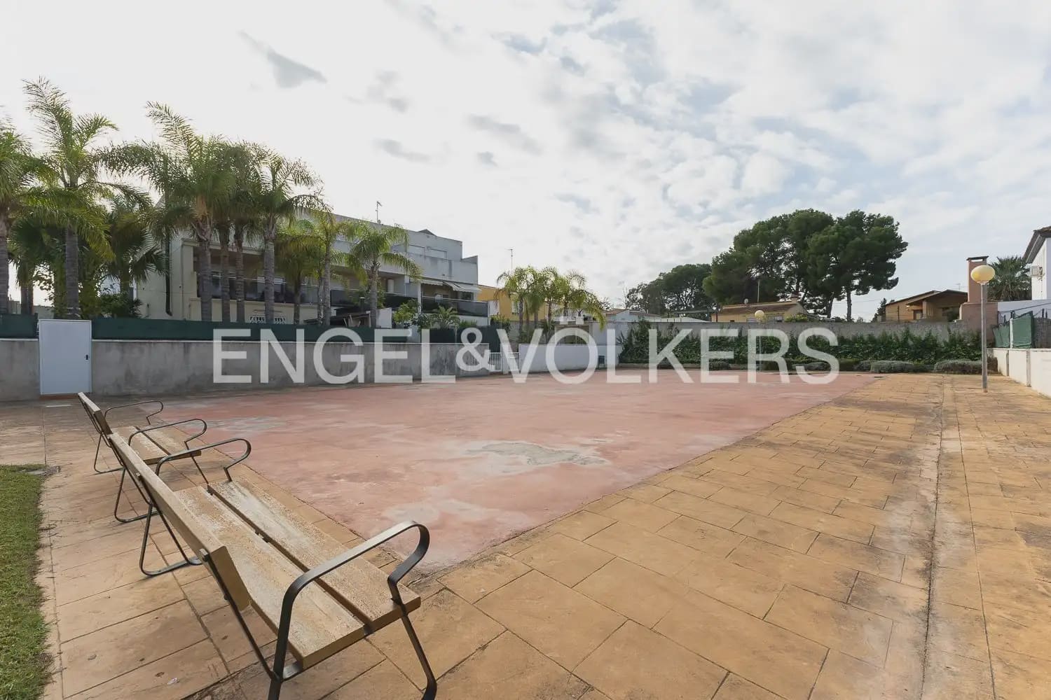 6 soverom Rekkehus til salgs i San Antonio de Benageber med svømmebasseng garasje - € 520 000 (Ref: 10183766)