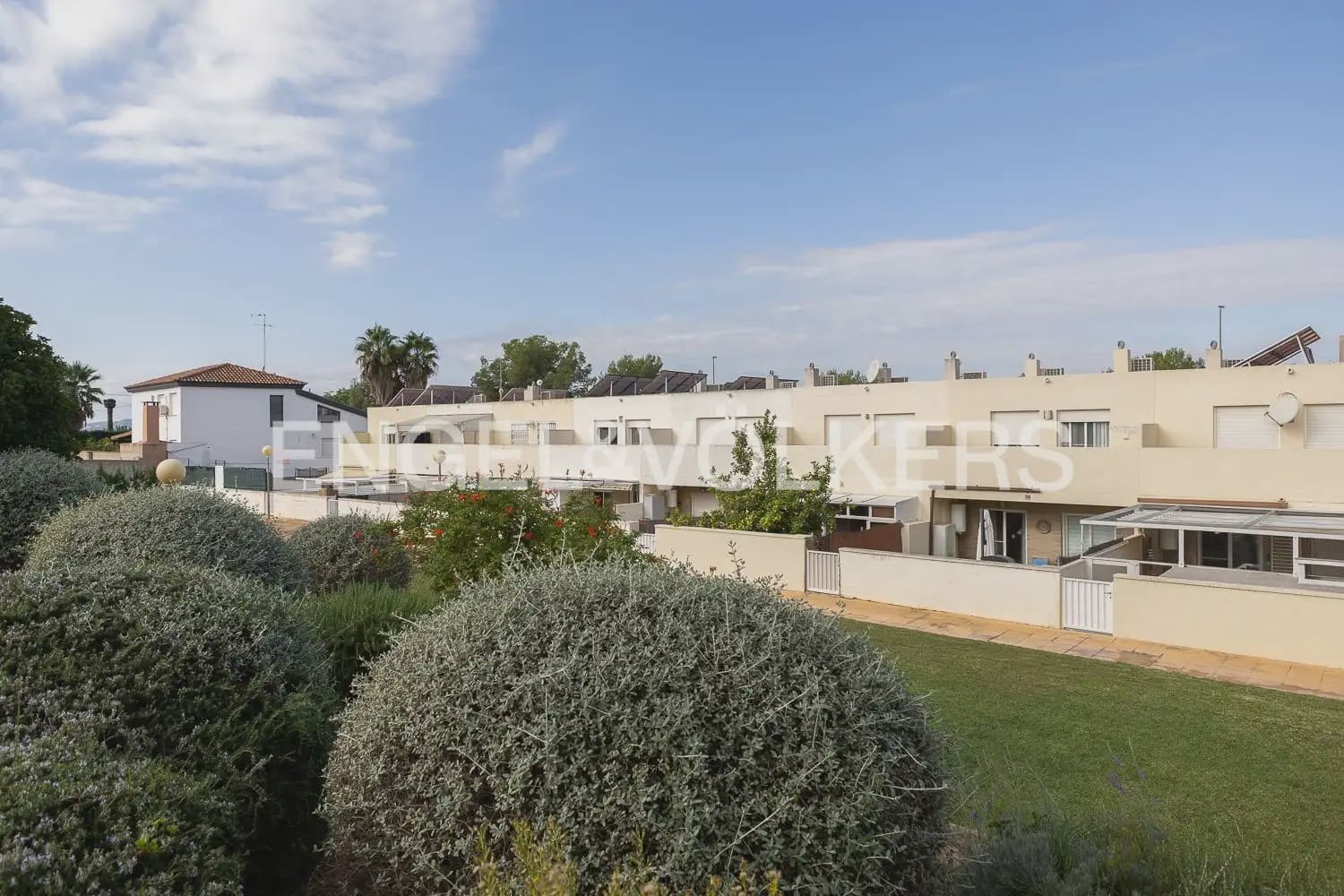 6 soverom Rekkehus til salgs i San Antonio de Benageber med svømmebasseng garasje - € 520 000 (Ref: 10183766)