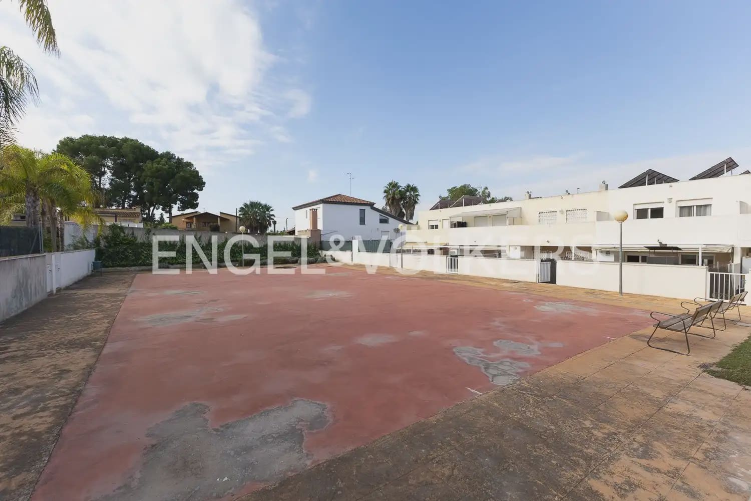 6 soverom Rekkehus til salgs i San Antonio de Benageber med svømmebasseng garasje - € 520 000 (Ref: 10183766)