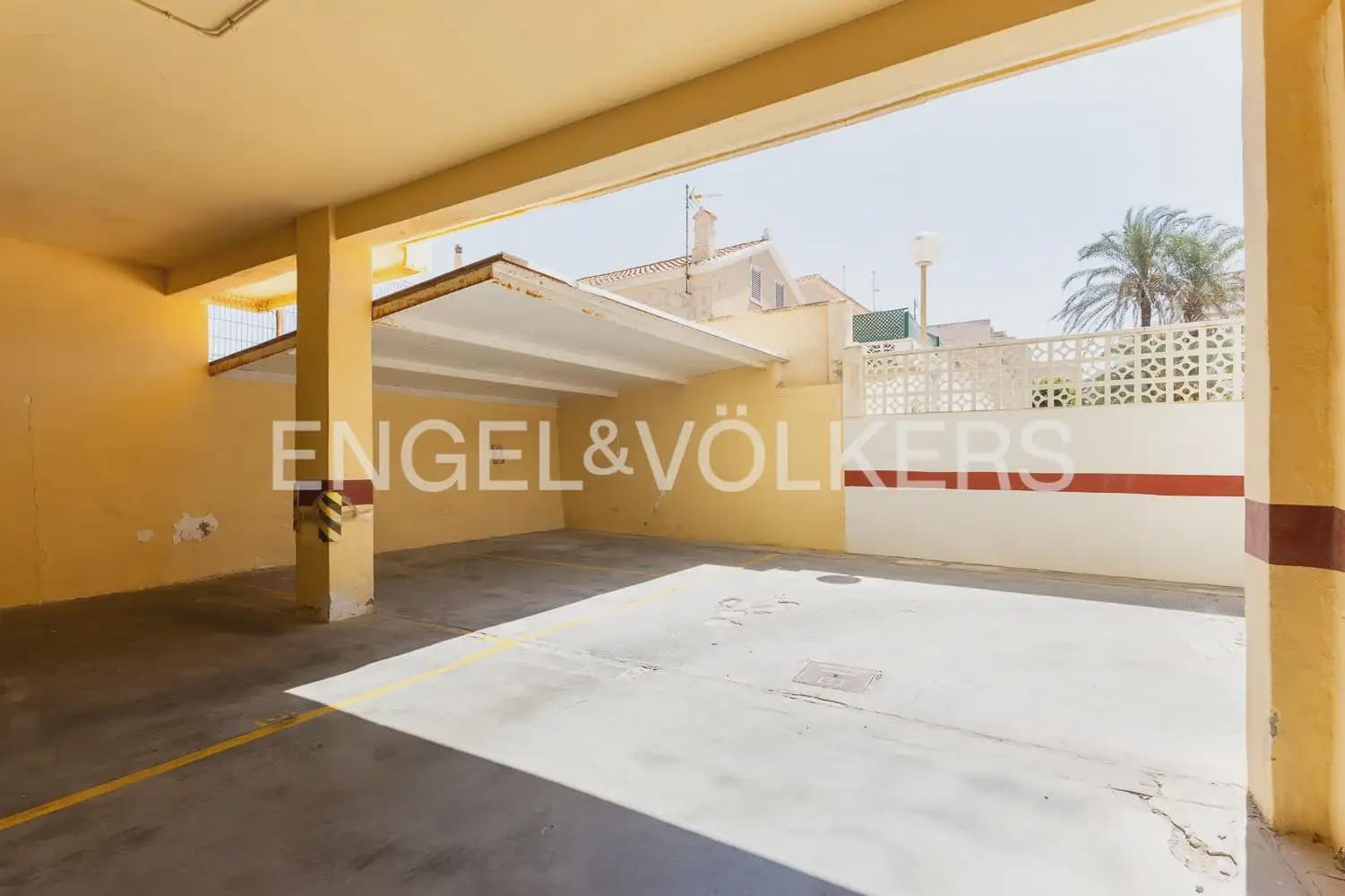 3 bedroom Flat for sale in Tavernes de la Valldigna with garage - € 300,000 (Ref: 10183767)