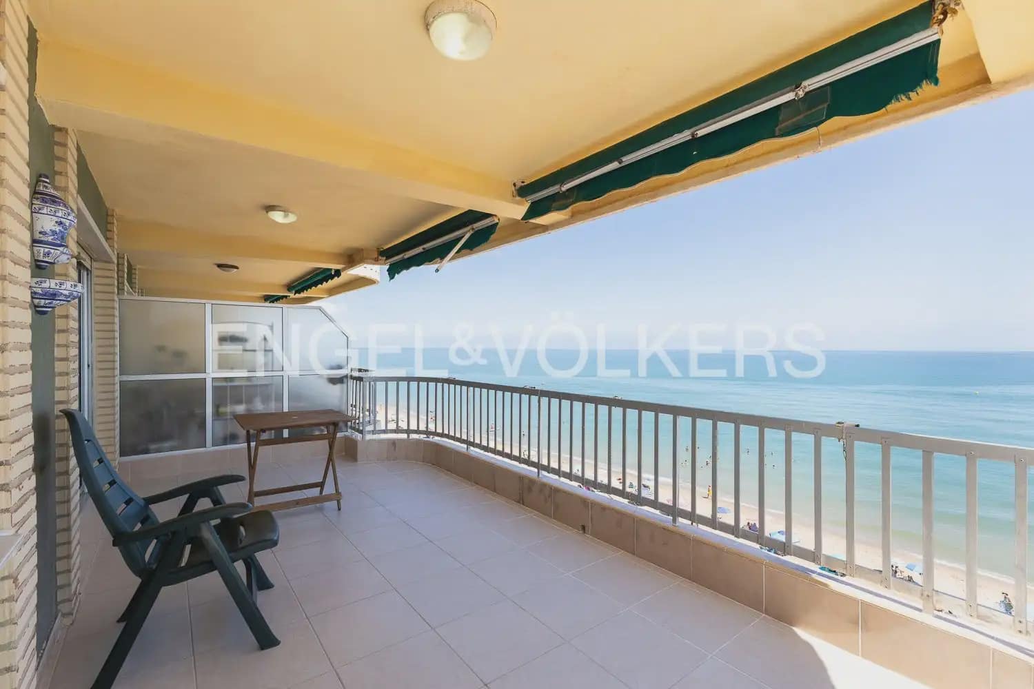 3 bedroom Flat for sale in Tavernes de la Valldigna with garage - € 300,000 (Ref: 10183767)