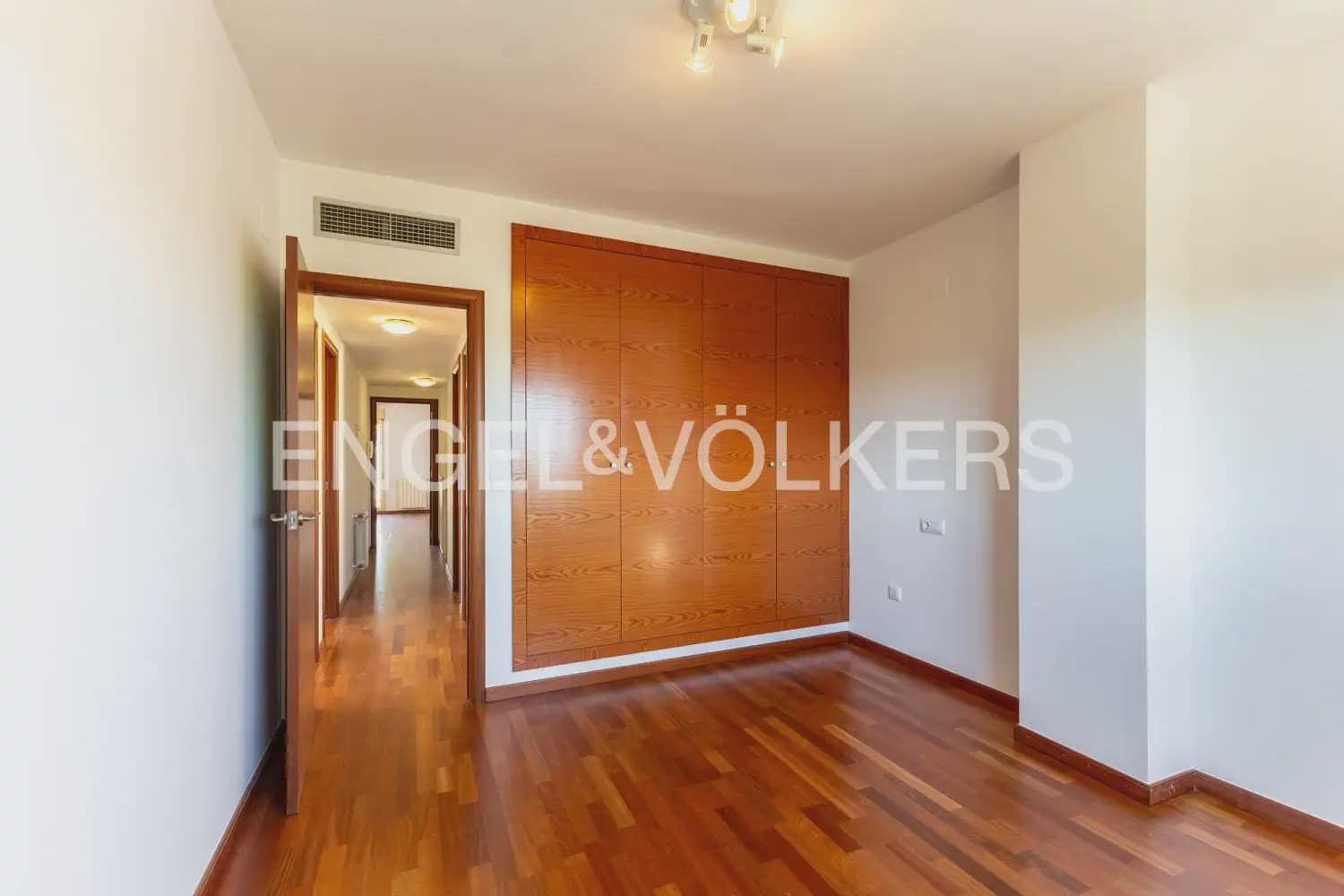 5 sypialnia Willa do wynajęcia w Betera z garażem - 4 200 € (Ref: 10185199)