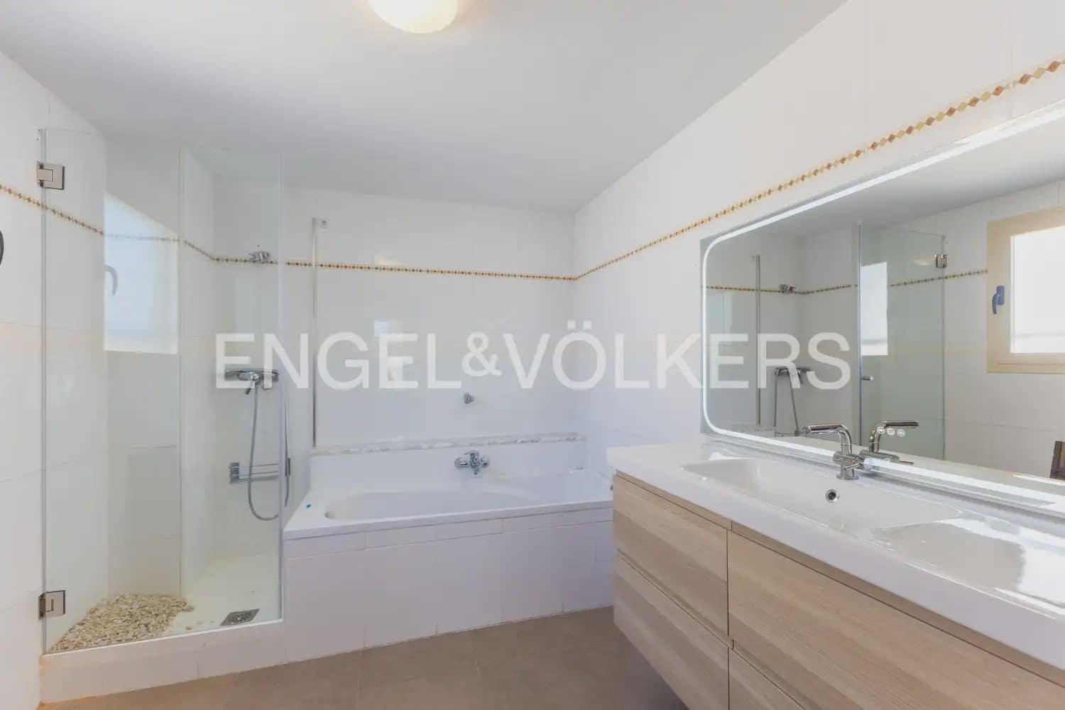 5 sypialnia Willa do wynajęcia w Betera z garażem - 4 200 € (Ref: 10185199)