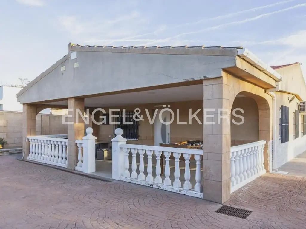 3 camera da letto Villa da affittare in La Pobla de Vallbona con piscina garage - 2.400 € (Rif: 10185200)