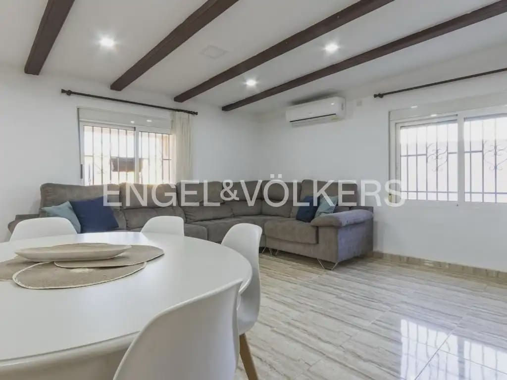 3 camera da letto Villa da affittare in La Pobla de Vallbona con piscina garage - 2.400 € (Rif: 10185200)
