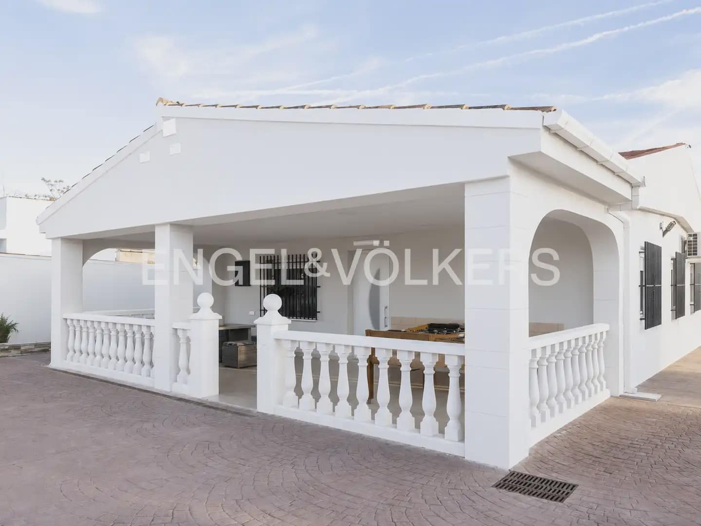 3 camera da letto Villa da affittare in La Pobla de Vallbona con piscina garage - 2.400 € (Rif: 10185200)