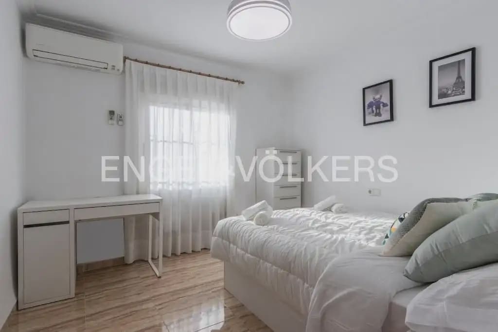 3 camera da letto Villa da affittare in La Pobla de Vallbona con piscina garage - 2.400 € (Rif: 10185200)