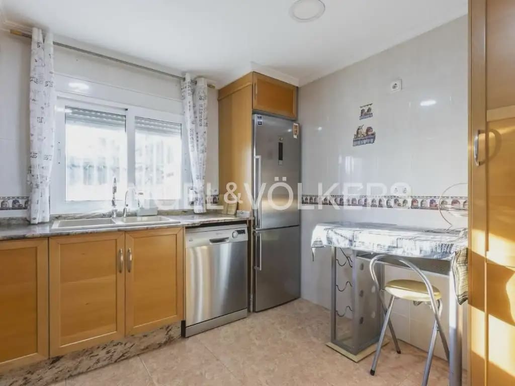 3 camera da letto Villa da affittare in La Pobla de Vallbona con piscina garage - 2.400 € (Rif: 10185200)