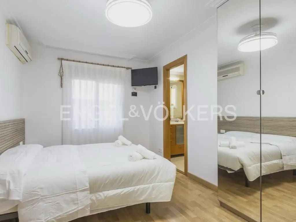 3 camera da letto Villa da affittare in La Pobla de Vallbona con piscina garage - 2.400 € (Rif: 10185200)