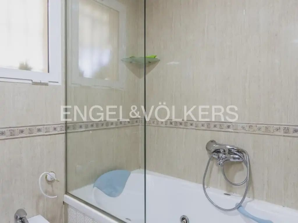 3 camera da letto Villa da affittare in La Pobla de Vallbona con piscina garage - 2.400 € (Rif: 10185200)