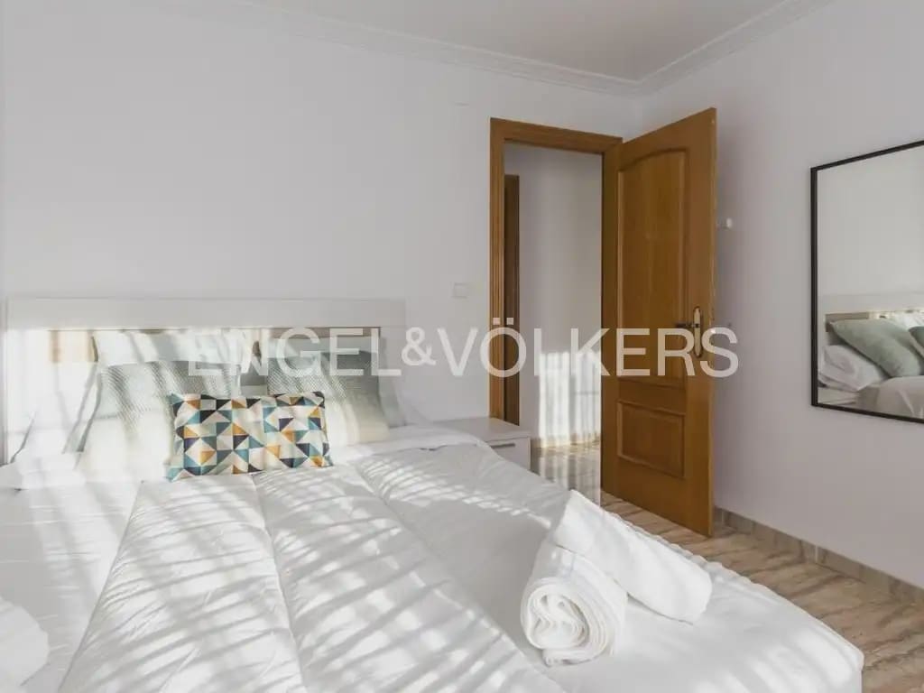 3 camera da letto Villa da affittare in La Pobla de Vallbona con piscina garage - 2.400 € (Rif: 10185200)