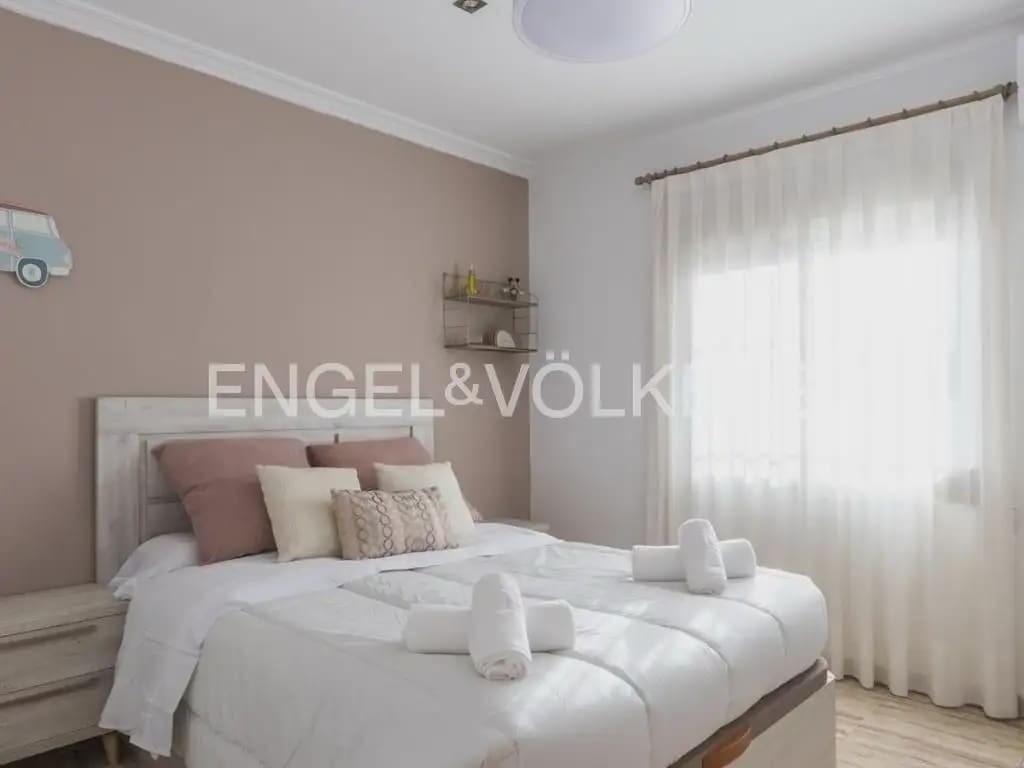 3 camera da letto Villa da affittare in La Pobla de Vallbona con piscina garage - 2.400 € (Rif: 10185200)