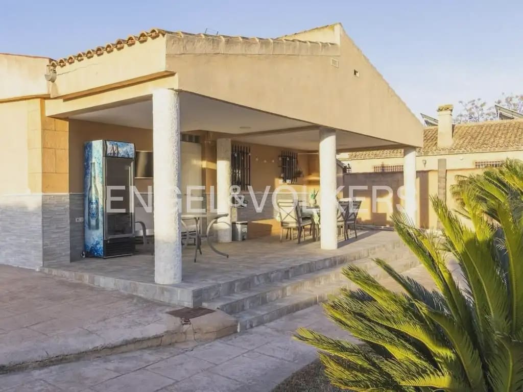 3 camera da letto Villa da affittare in La Pobla de Vallbona con piscina garage - 2.400 € (Rif: 10185200)