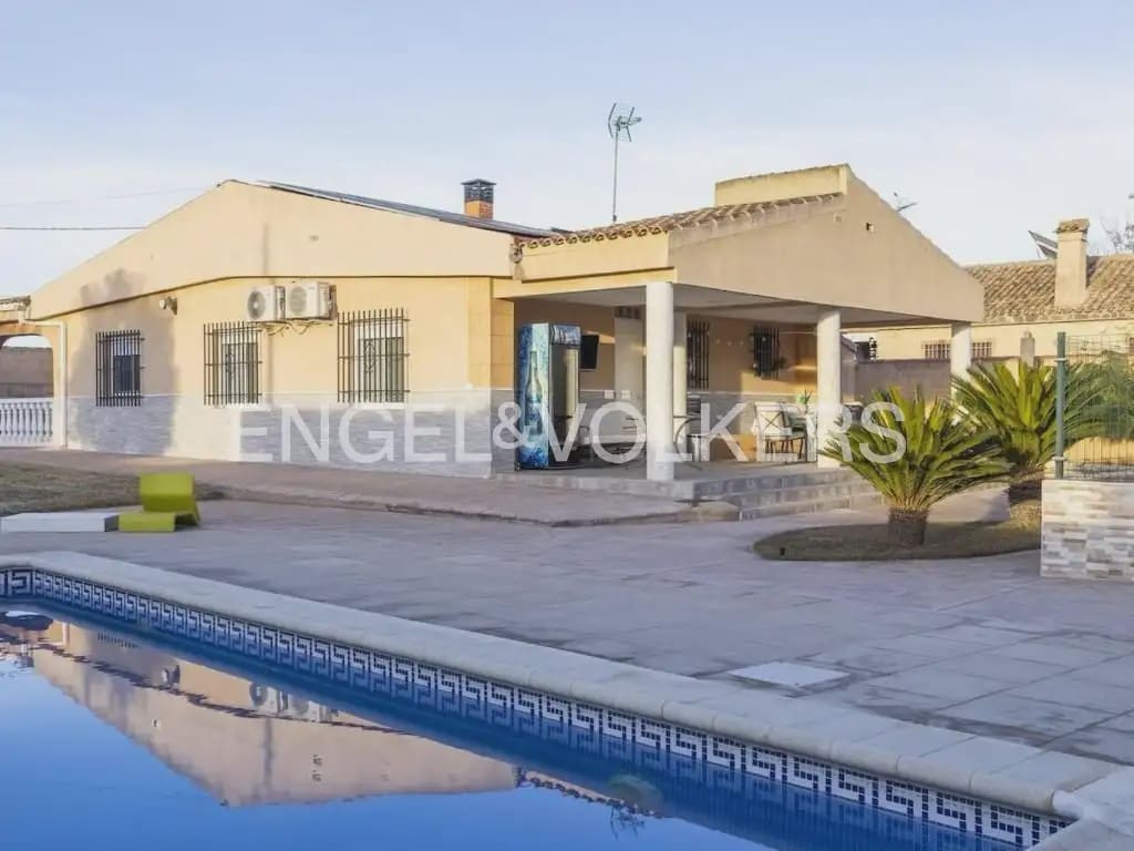 3 camera da letto Villa da affittare in La Pobla de Vallbona con piscina garage - 2.400 € (Rif: 10185200)