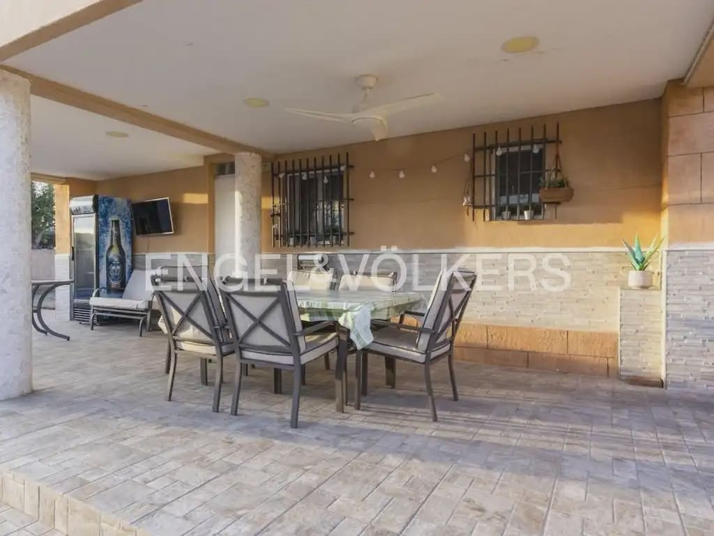 3 camera da letto Villa da affittare in La Pobla de Vallbona con piscina garage - 2.400 € (Rif: 10185200)