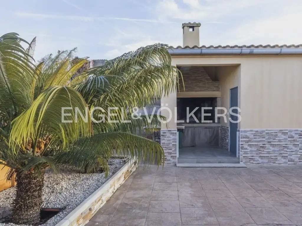 3 camera da letto Villa da affittare in La Pobla de Vallbona con piscina garage - 2.400 € (Rif: 10185200)