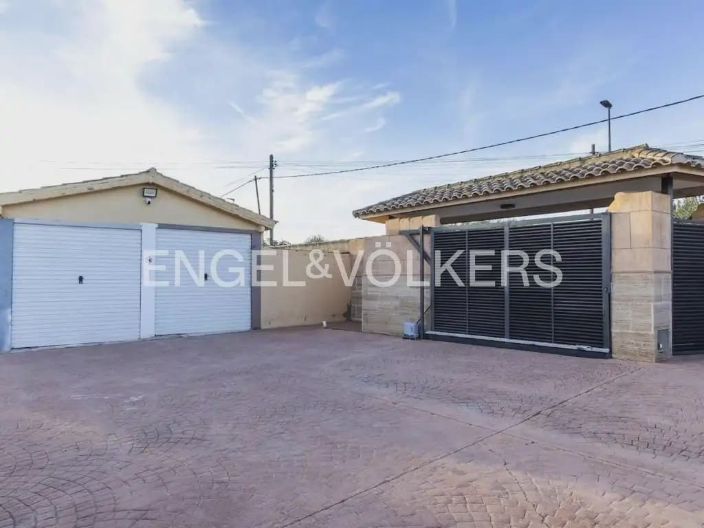 3 camera da letto Villa da affittare in La Pobla de Vallbona con piscina garage - 2.400 € (Rif: 10185200)