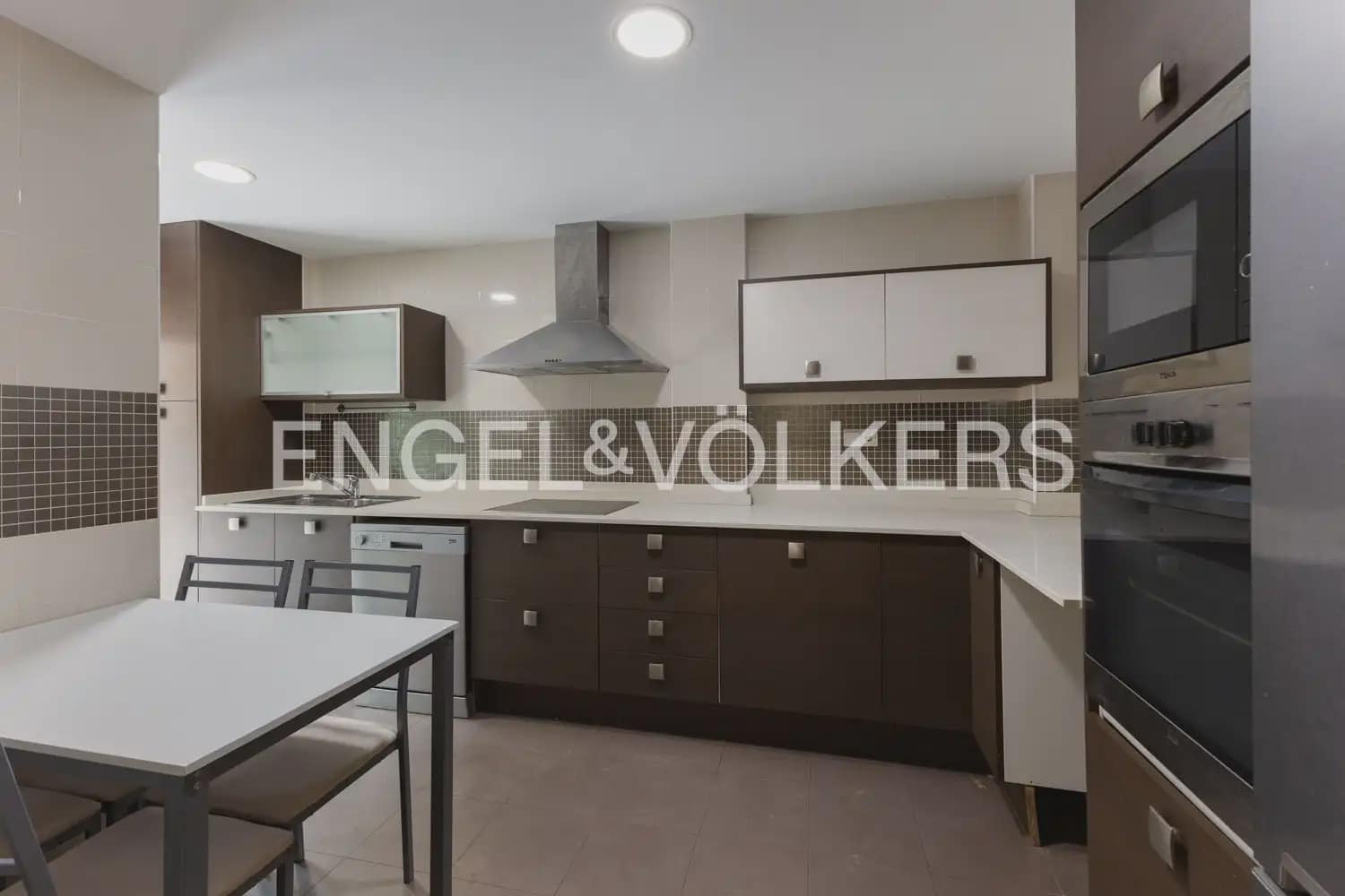 3 Zimmer Reihenhaus zu vermieten in Betera mit Pool Garage - 2.200 € (Ref: 10185201)