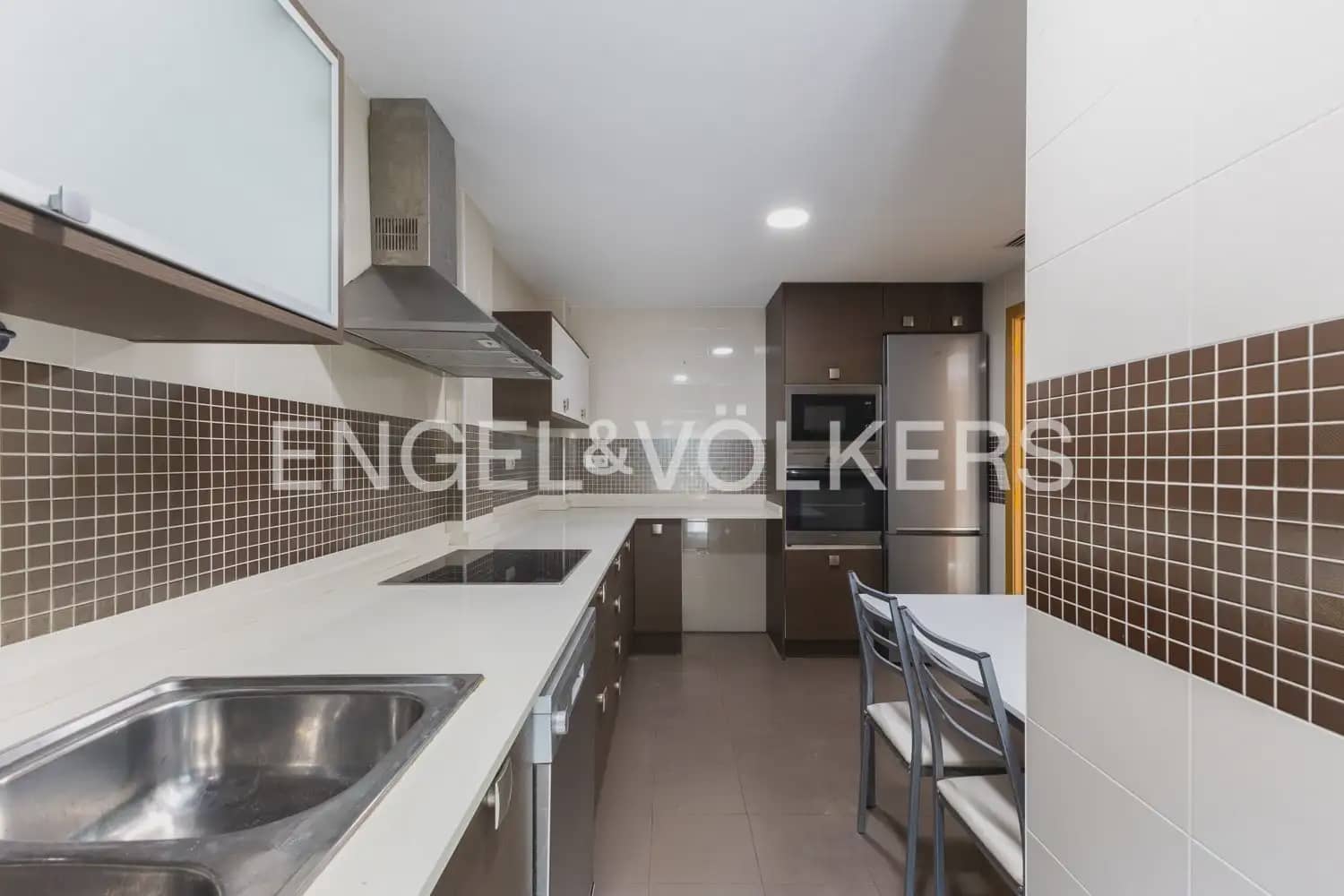 3 Zimmer Reihenhaus zu vermieten in Betera mit Pool Garage - 2.200 € (Ref: 10185201)