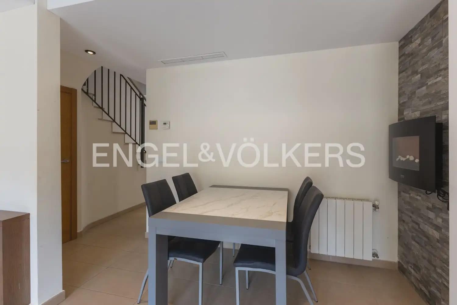 3 Zimmer Reihenhaus zu vermieten in Betera mit Pool Garage - 2.200 € (Ref: 10185201)