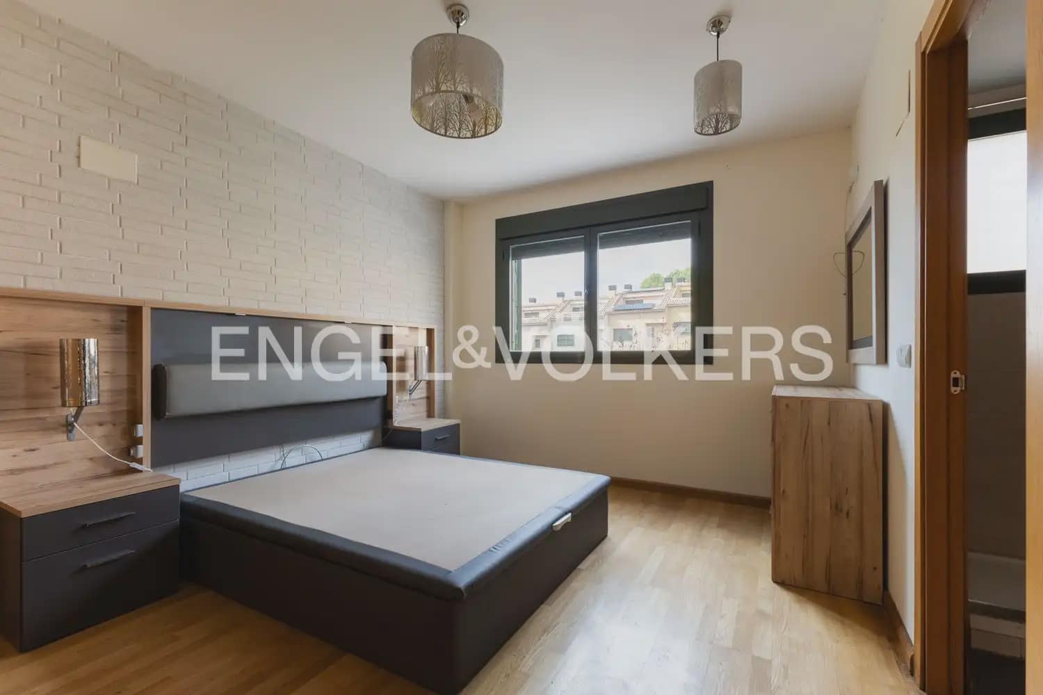 3 Zimmer Reihenhaus zu vermieten in Betera mit Pool Garage - 2.200 € (Ref: 10185201)