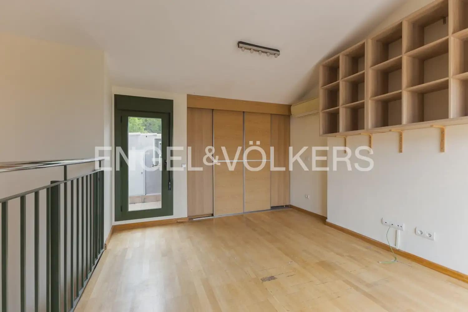 3 Zimmer Reihenhaus zu vermieten in Betera mit Pool Garage - 2.200 € (Ref: 10185201)